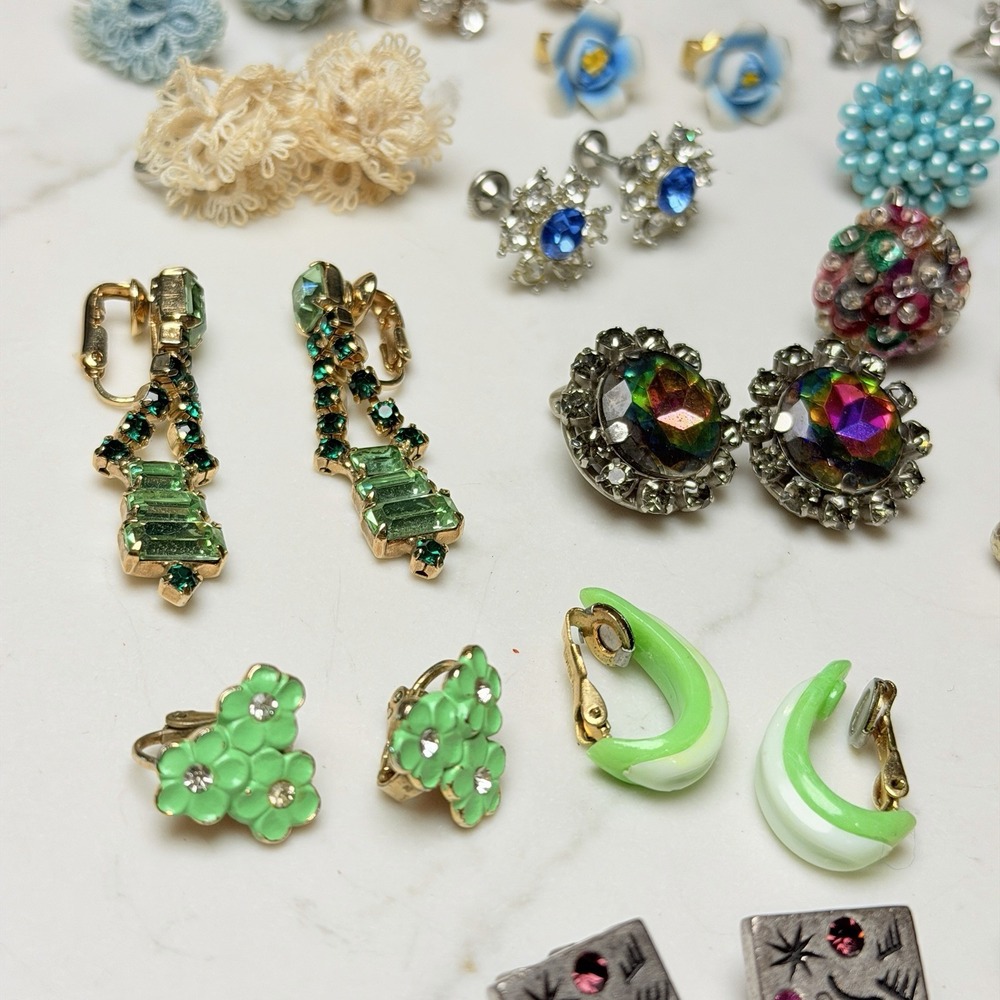 31 Pairs Vintage Clip On Earring Retro Colorful 60s 70s 80s Granny Whimsical - Picture 15 of 16